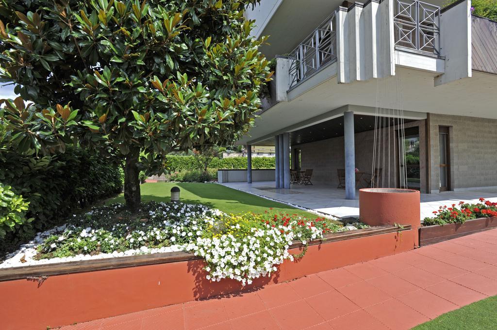 Hotel The Flower Garden Scanzorosciate Exterior foto